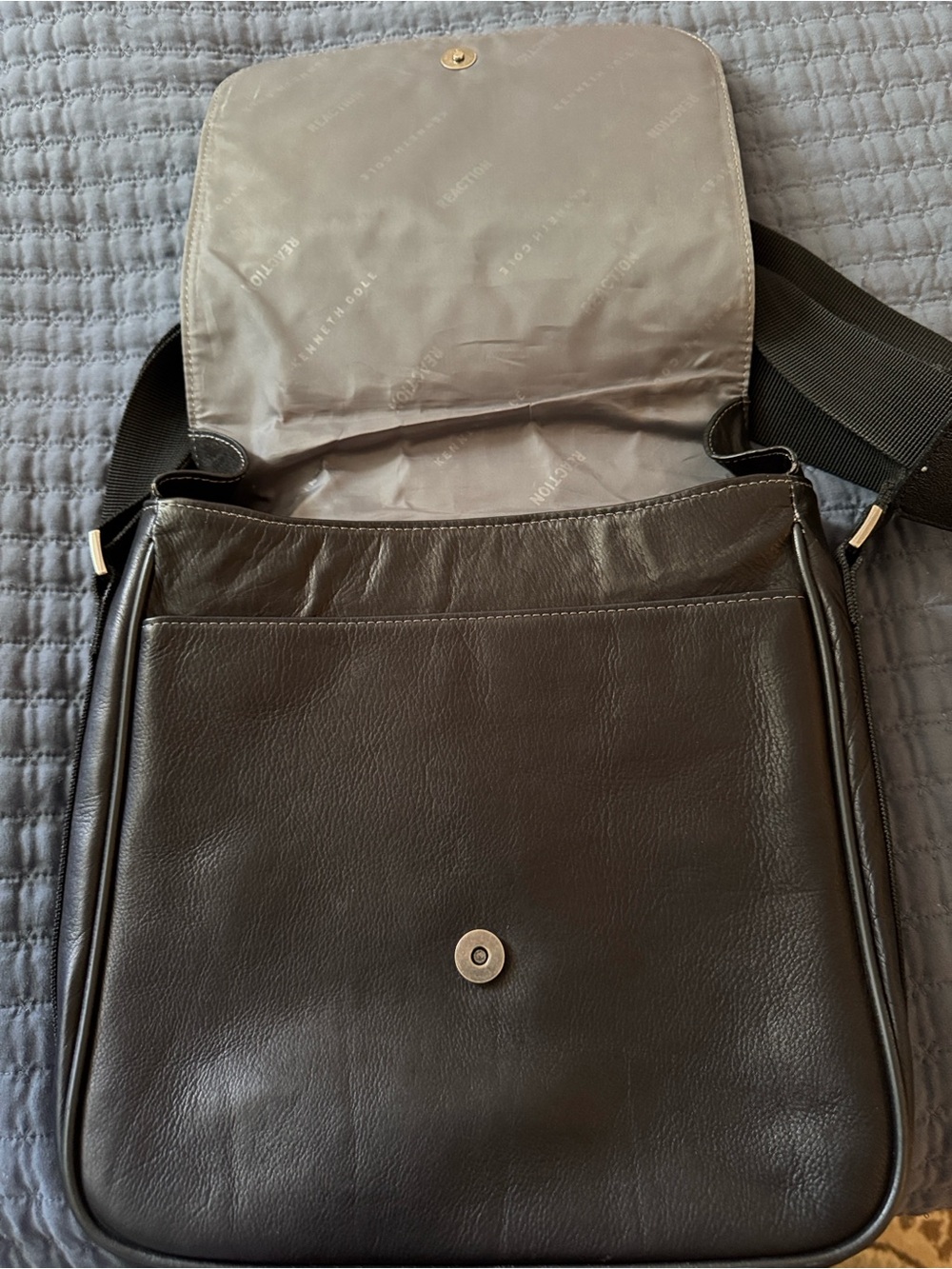 Kenneth Cole Reaction Black Leather Messenger Bag - Picture 8 of 10